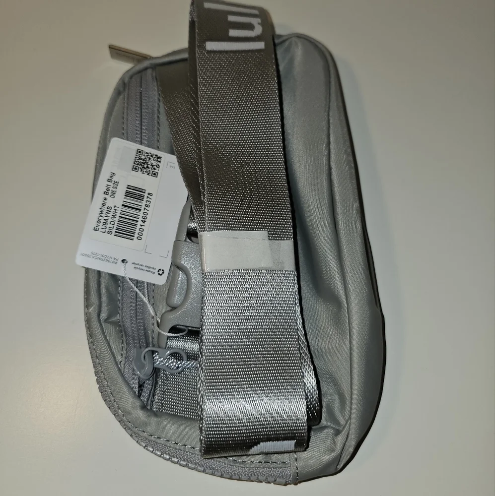lululemon athletica Silver Everday Belt Bag, NWT - Picture 3 of 7
